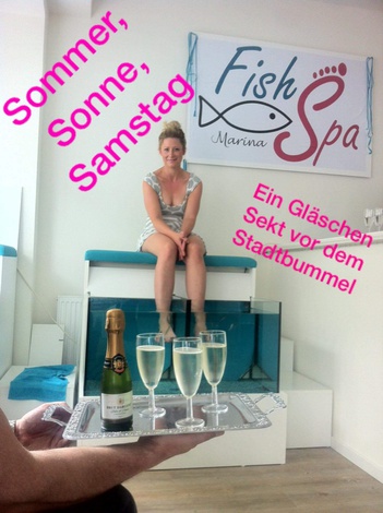 A Saturday in the summer at the Marina Fish Spa Cologne - fun with the nibbles. Girls' Day Cologne. JGA bachelor party in Cologne. A treatment costs 15 Â€.